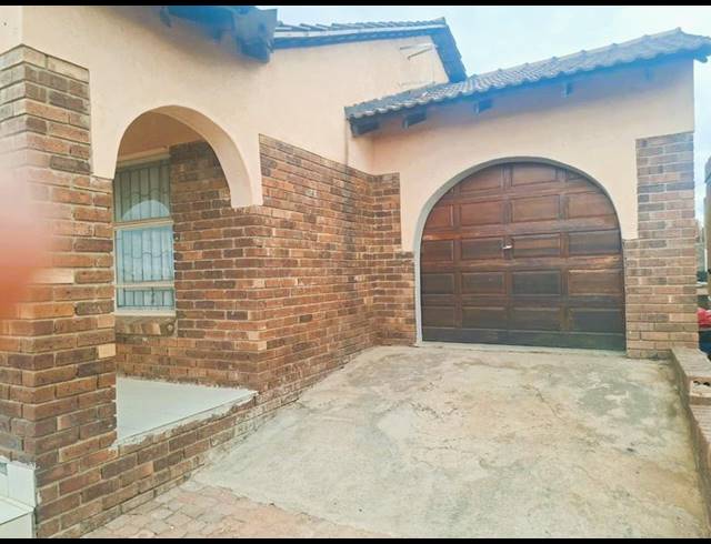 3 BEDROOM HOUSE FOR SALE IN MANKWENG